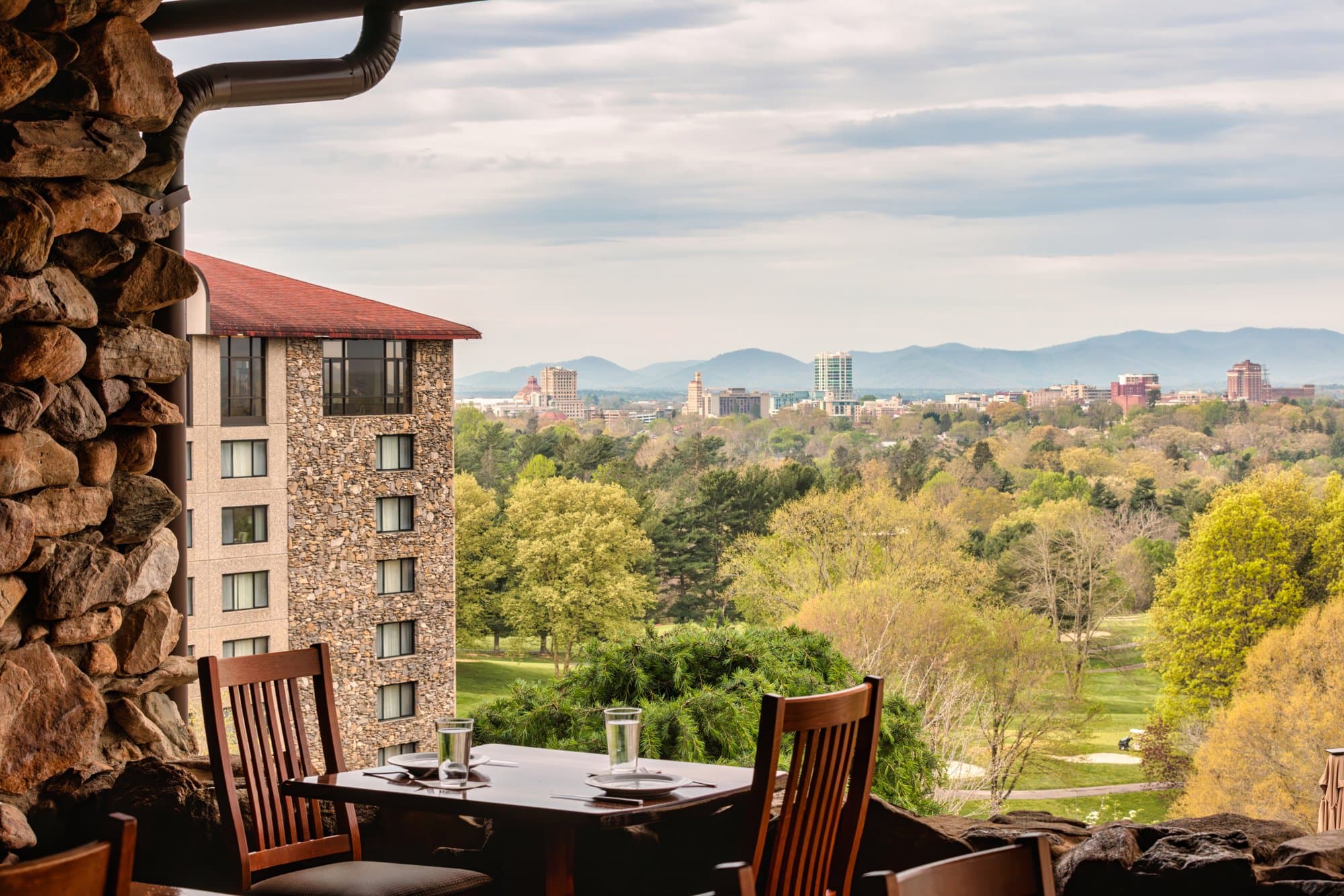 The Sunset Terrace at the Omni Grove Park Inn / Photo: Reggie Tidwell The Sunset Terrace at the Omni Grove Park Inn / Photo: Reggie Tidwell