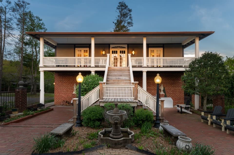 The Carriage House, twenty feet across the courtyard, offers three larger suites with gas fireplaces, Jacuzzi tubs, and private outdoor space. Suites are dog-friendly (35-pound limit); the main mansion is not. Rooms range from full to king canopy beds, and from cozy under-eave third-floor rooms to spacious first-floor accommodations. Every room has its own bath, its own character, and a four-course breakfast waiting downstairs in the morning. The Carriage House, twenty feet across the courtyard, offers three larger suites with gas fireplaces, Jacuzzi tubs, and private outdoor space. Suites are dog-friendly (35-pound limit); the main mansion is not. Rooms range from full to king canopy beds, and from cozy under-eave third-floor rooms to spacious first-floor accommodations. Every room has its own bath, its own character, and a four-course breakfast waiting downstairs in the morning.