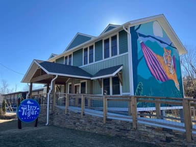 Hotel Weeks - 25% off bunks at The Lazy Tiger!